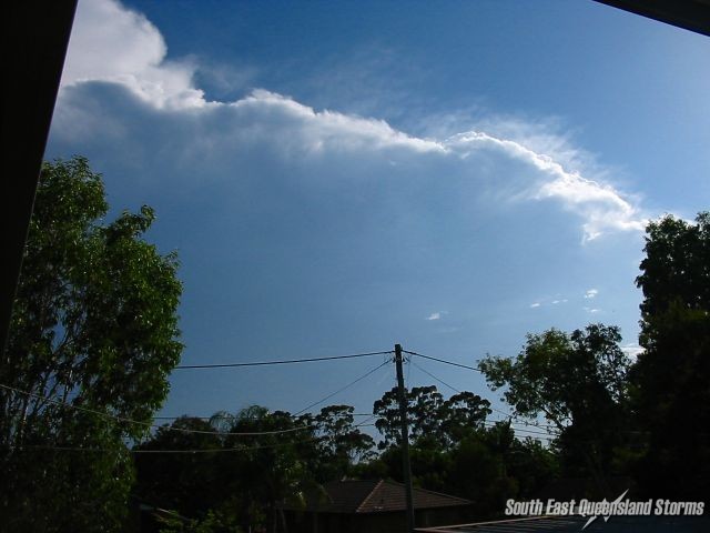 4:34pm - Large thunderstorm south of Ipswich