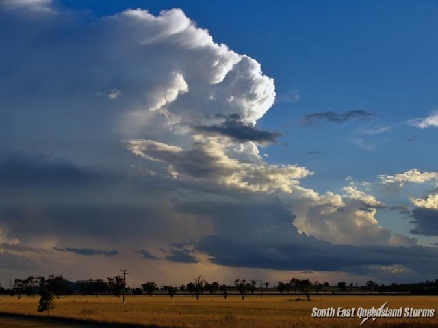 Lower level moisture being pumped into the anvil