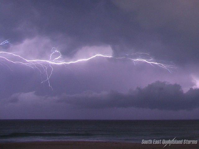 Crawler under the anvill, offshore of Currumbin