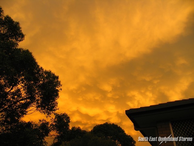 Sunset mammatus to the east of Archerfield