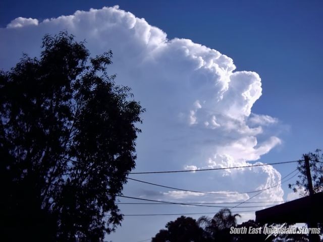 Very powerful updrafts build up the western flank