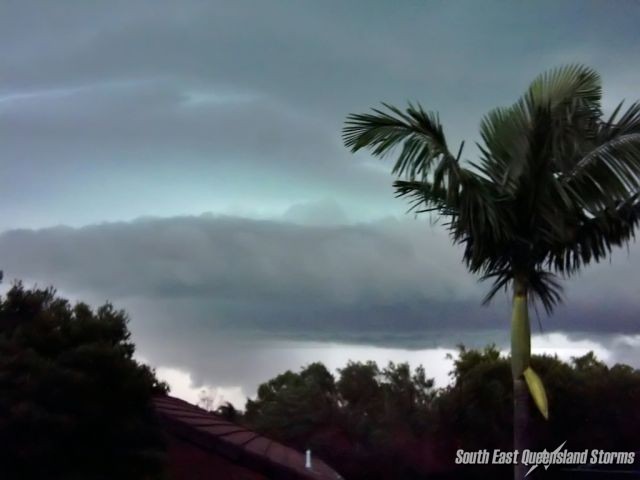Gust front west of Acacia Ridge.  This storm produced a 112km/hr gust
