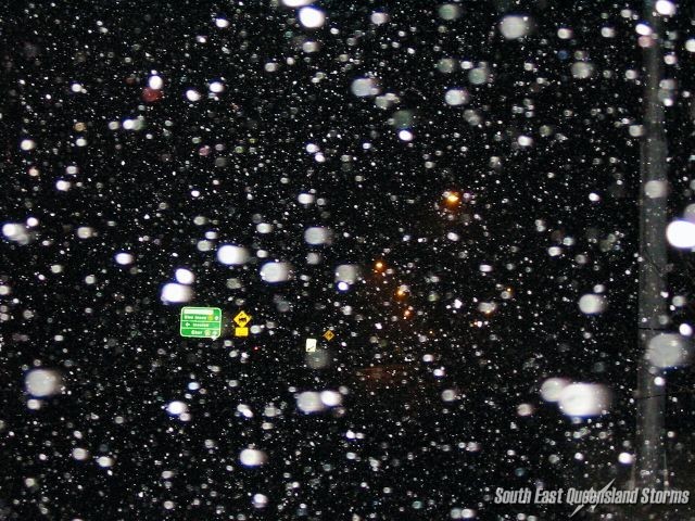 Very heavy snow, 11pm at night, Guyra