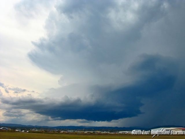 Meso and powerful updrafts on the western flank